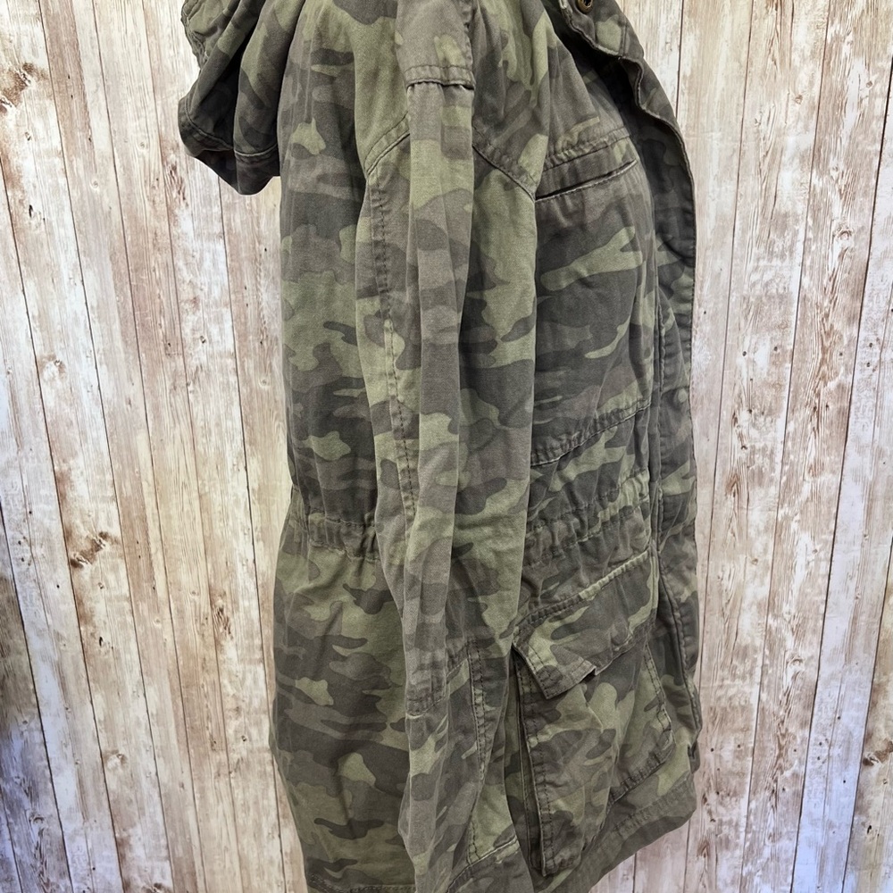 Universal Thread Green Utility Jacket with Camouflage Pattern - Picture 6 of 9